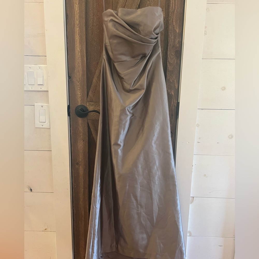 Women’s strapless size 4 evening formal dress. Champagne.